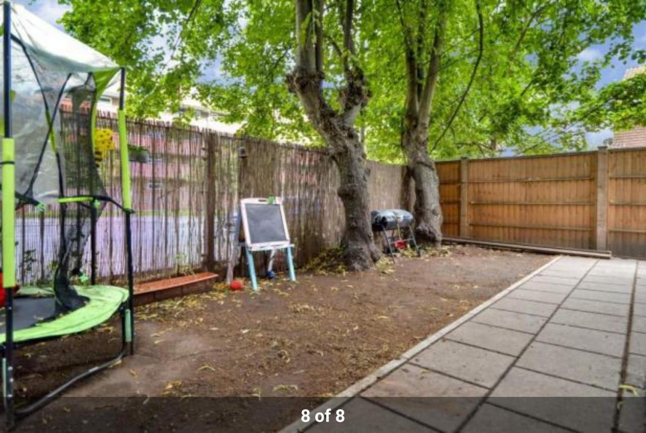 London Holiday Home Newly Refurbished - Entire 4 Bedroom Private House With Kitchen, Living Room & Private Garden - 1 Cape House London, Within 30 Mins From Central London, London Bridge & Canary Wharf 외부 사진