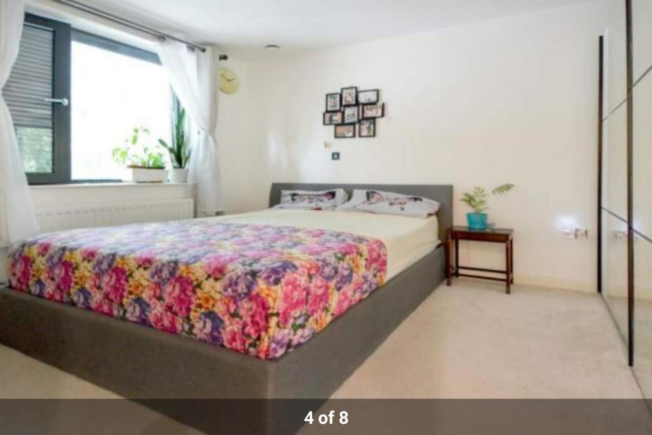 London Holiday Home Newly Refurbished - Entire 4 Bedroom Private House With Kitchen, Living Room & Private Garden - 1 Cape House London, Within 30 Mins From Central London, London Bridge & Canary Wharf 외부 사진