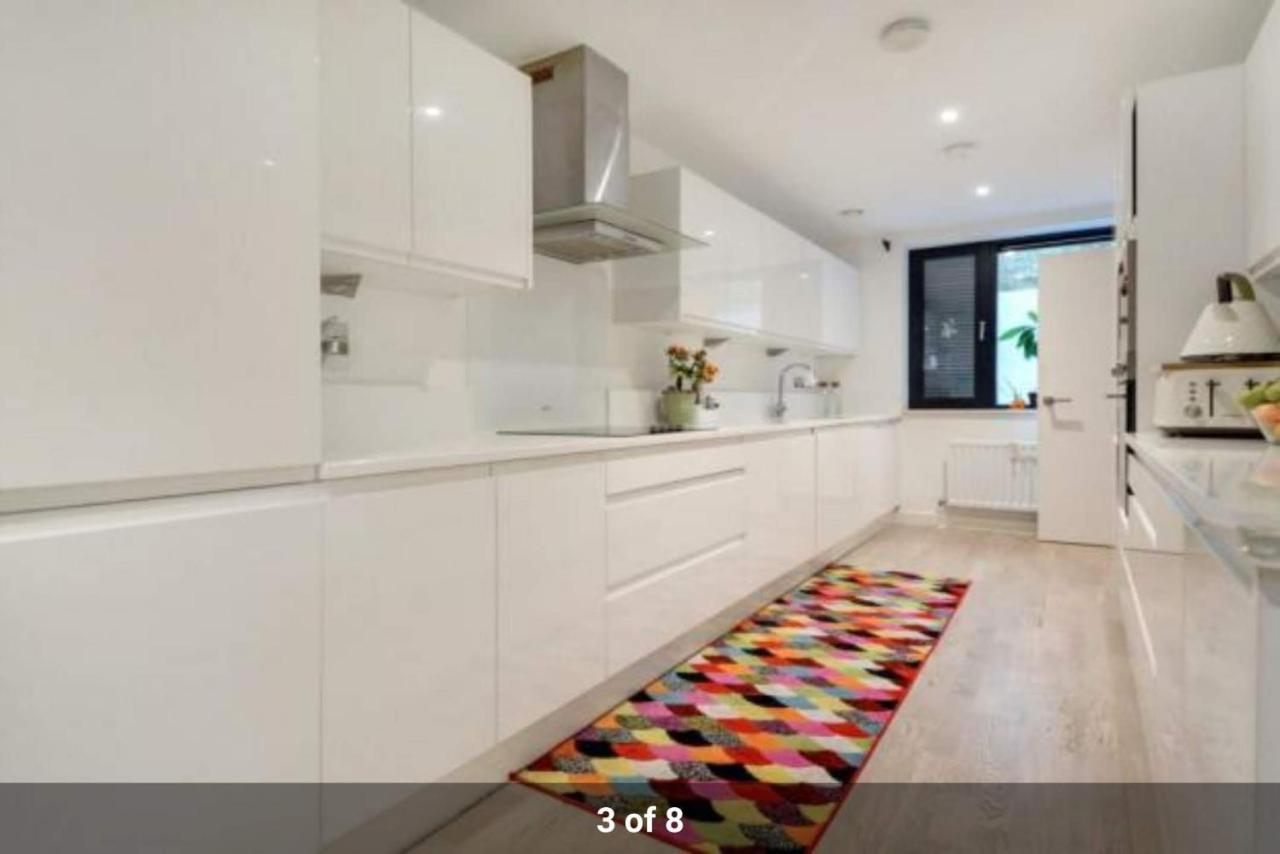 London Holiday Home Newly Refurbished - Entire 4 Bedroom Private House With Kitchen, Living Room & Private Garden - 1 Cape House London, Within 30 Mins From Central London, London Bridge & Canary Wharf 외부 사진