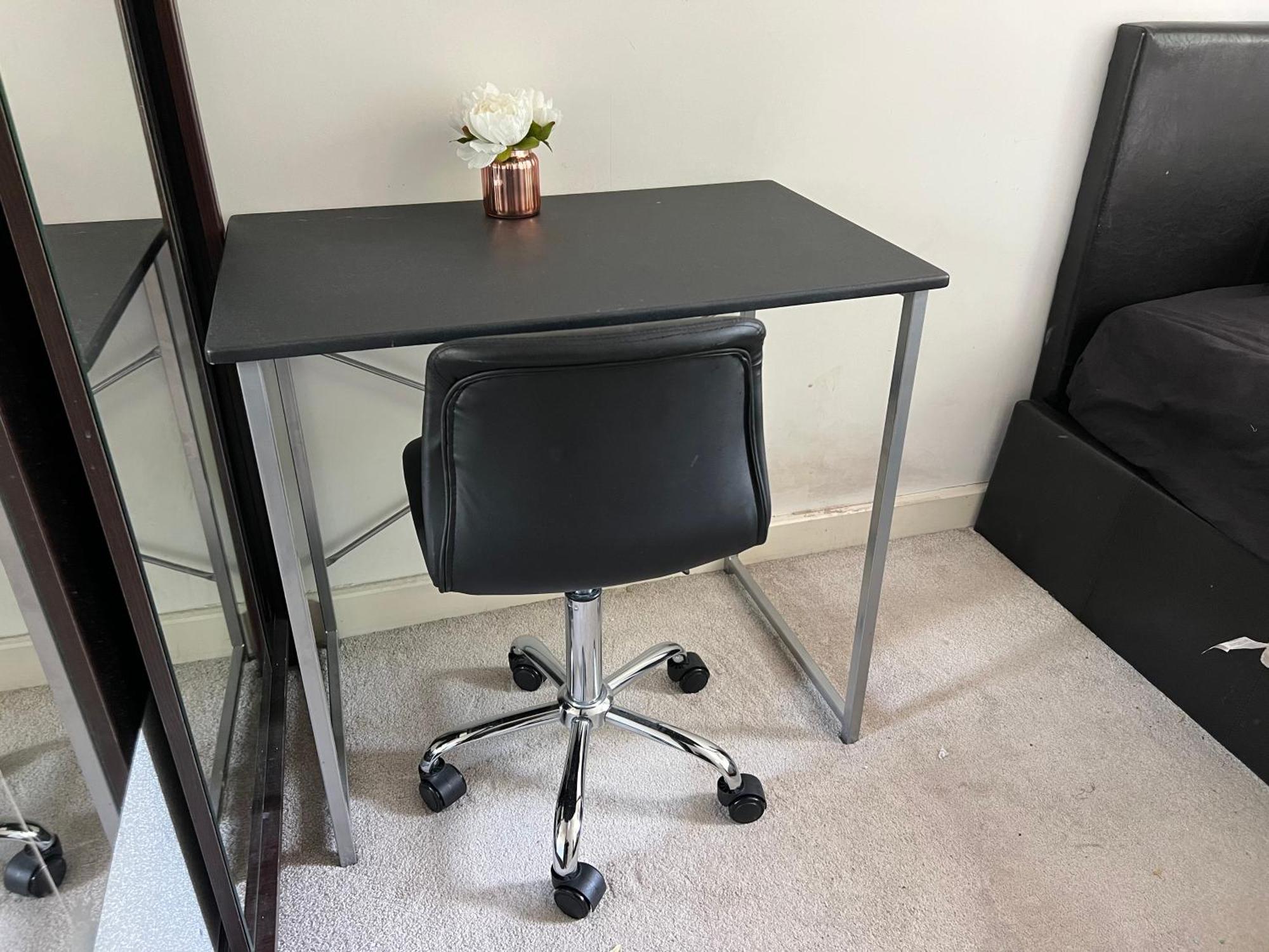 London Holiday Home Newly Refurbished - Entire 4 Bedroom Private House With Kitchen, Living Room & Private Garden - 1 Cape House London, Within 30 Mins From Central London, London Bridge & Canary Wharf 외부 사진